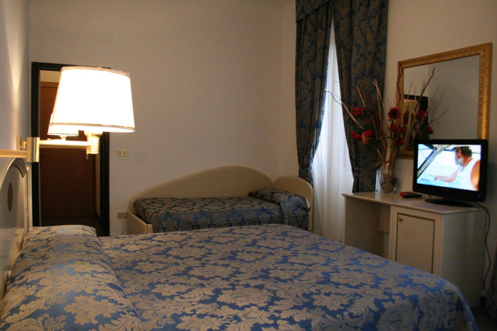 Hotel La Meridiana Anghiari Bagian luar foto